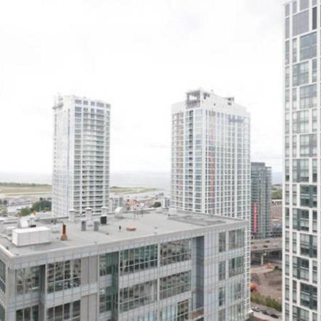 N2N Suites - Downtown Lake & City View Apartments トロント エクステリア 写真