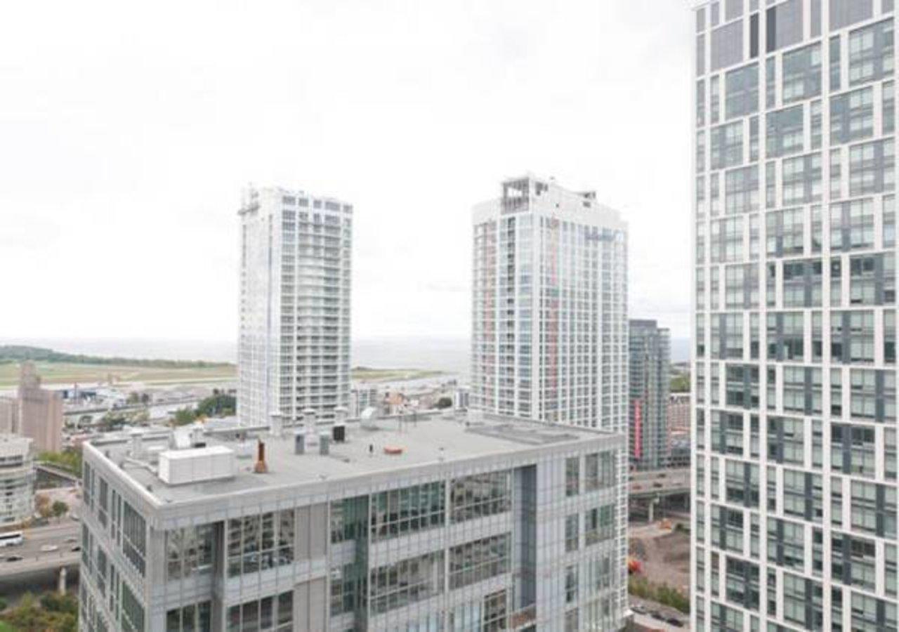 N2N Suites - Downtown Lake & City View Apartments トロント エクステリア 写真