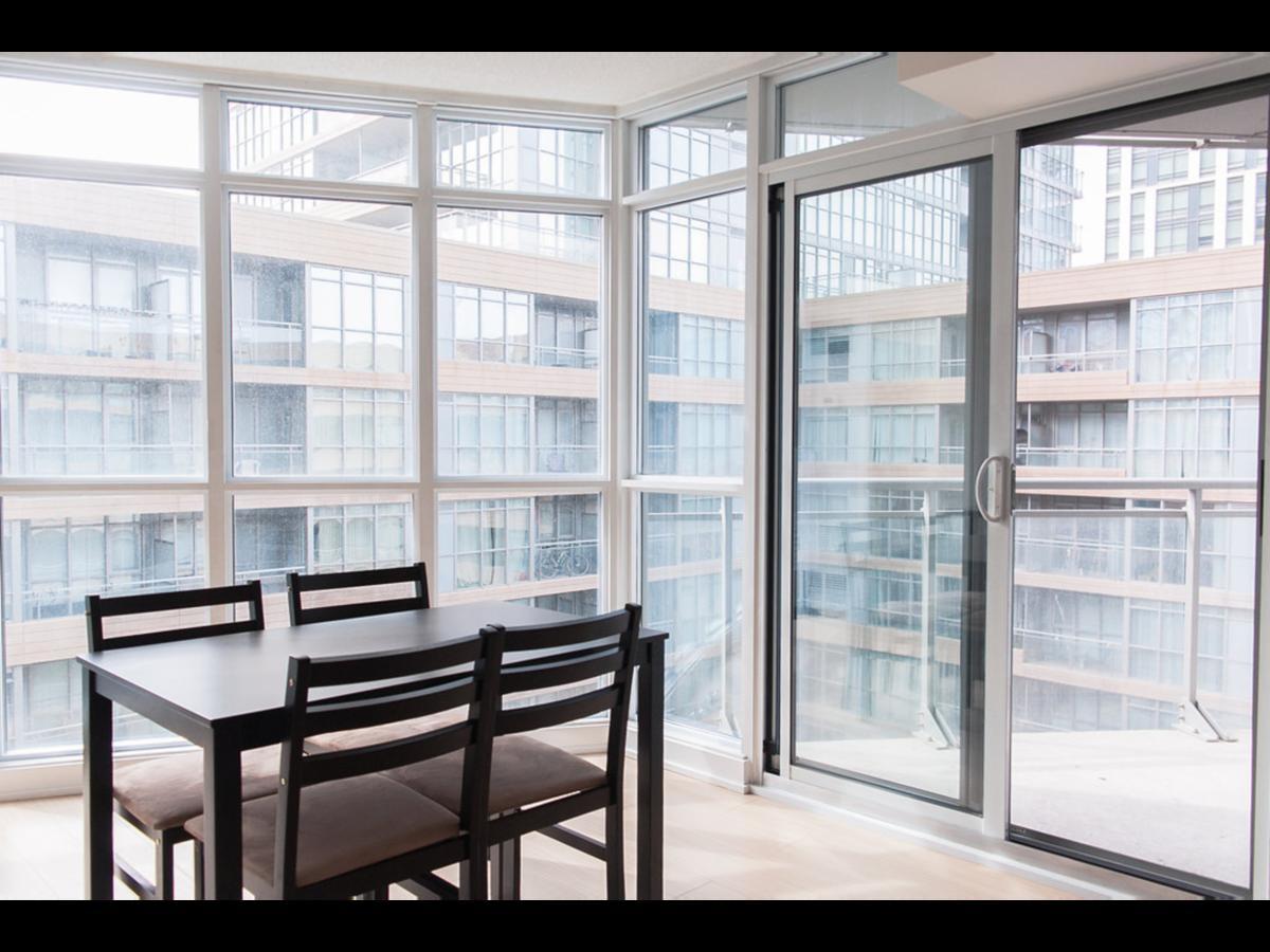 N2N Suites - Downtown Lake & City View Apartments トロント エクステリア 写真