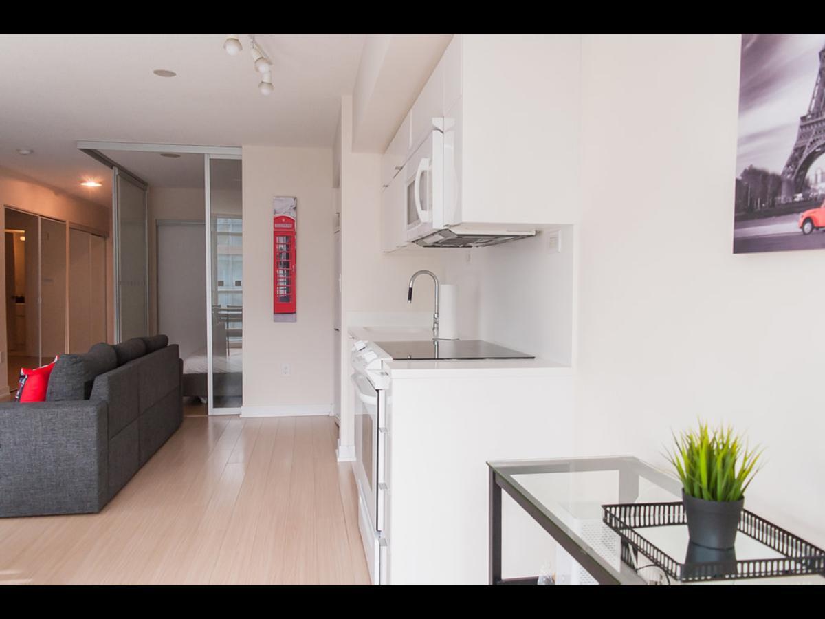 N2N Suites - Downtown Lake & City View Apartments トロント エクステリア 写真