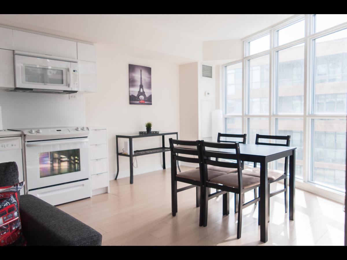 N2N Suites - Downtown Lake & City View Apartments トロント エクステリア 写真