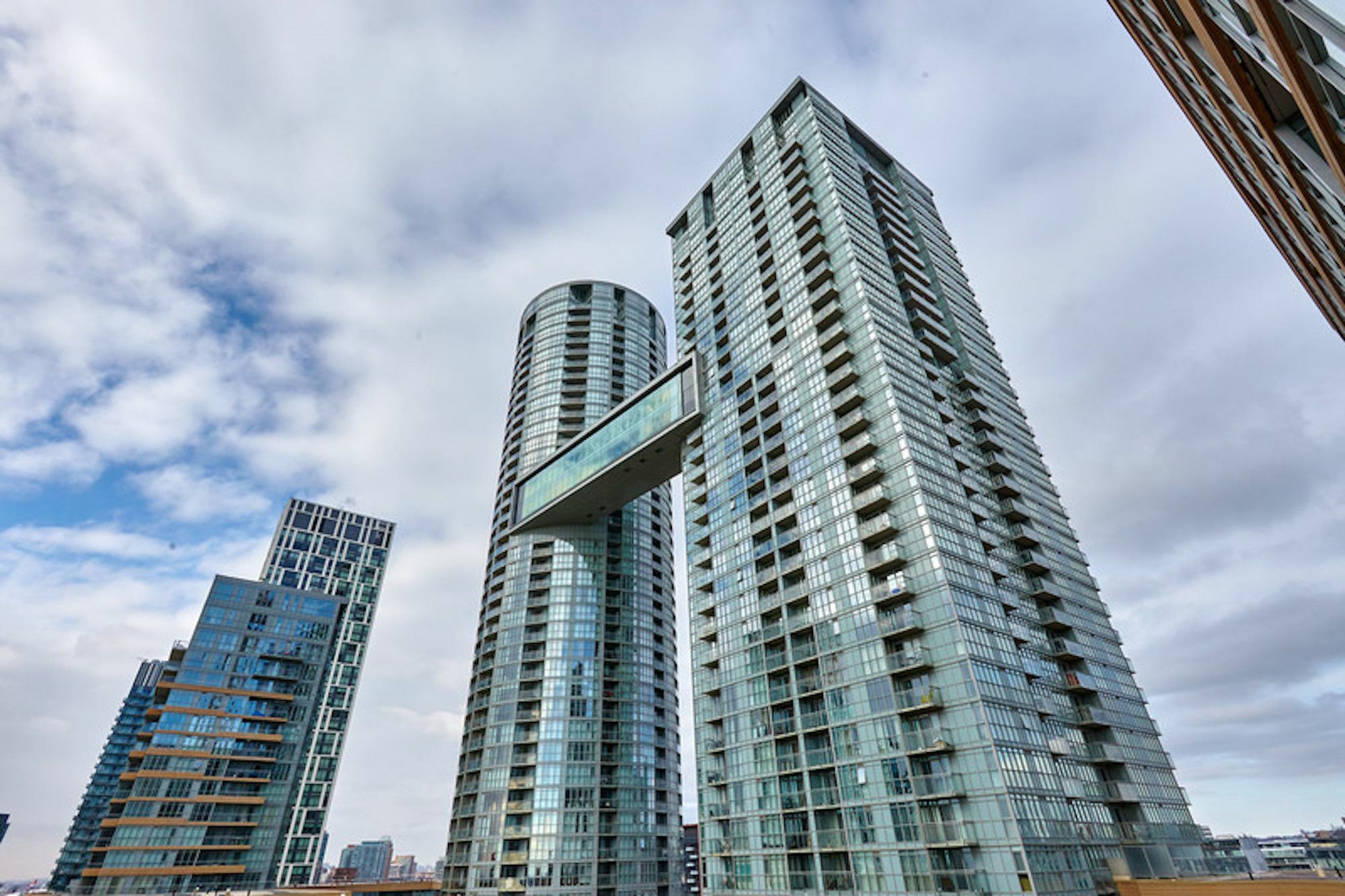 N2N Suites - Downtown Lake & City View Apartments トロント エクステリア 写真